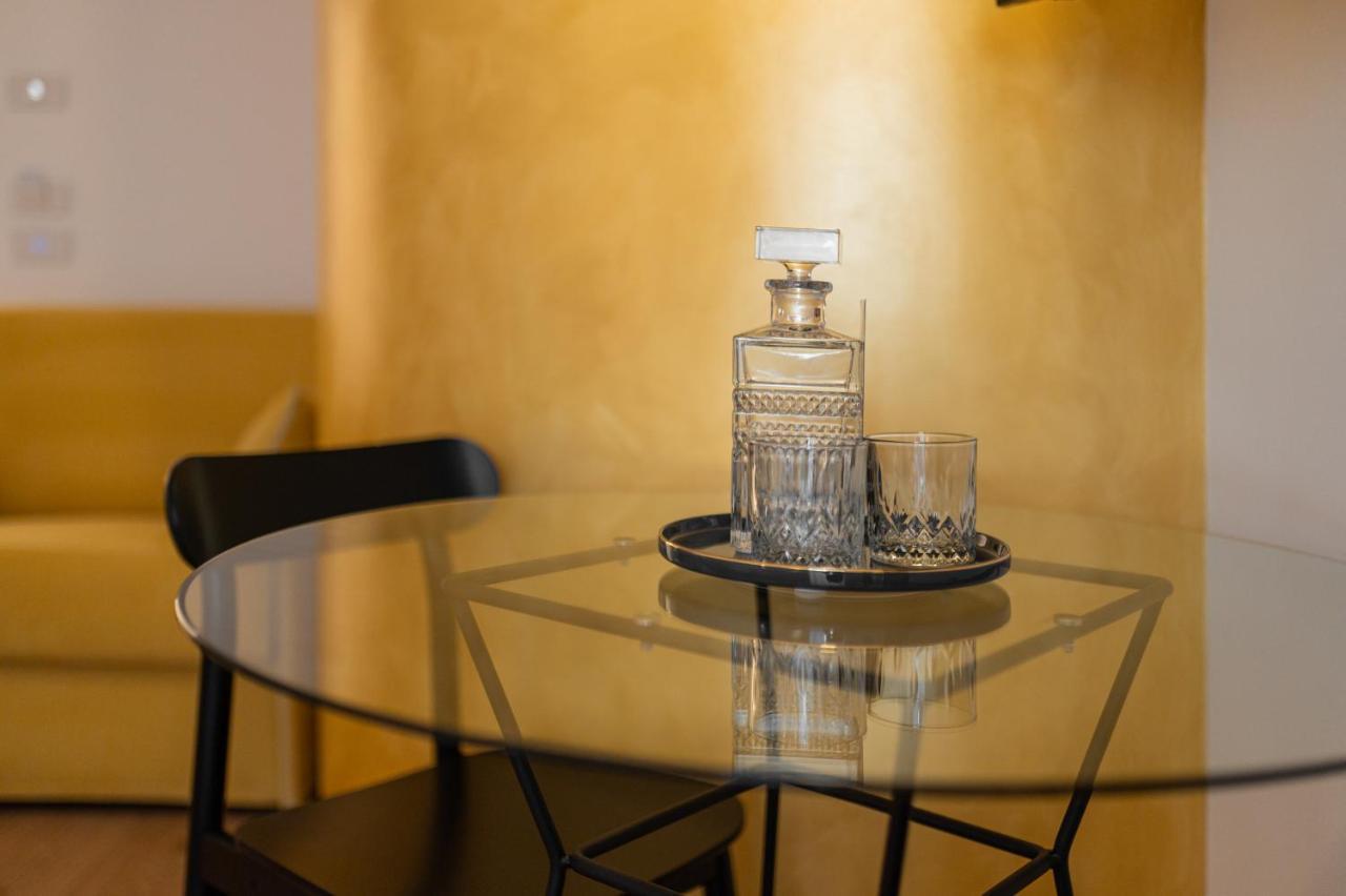 Guesthouse Diwine Merano Eksteriør bilde A decanter of whisky